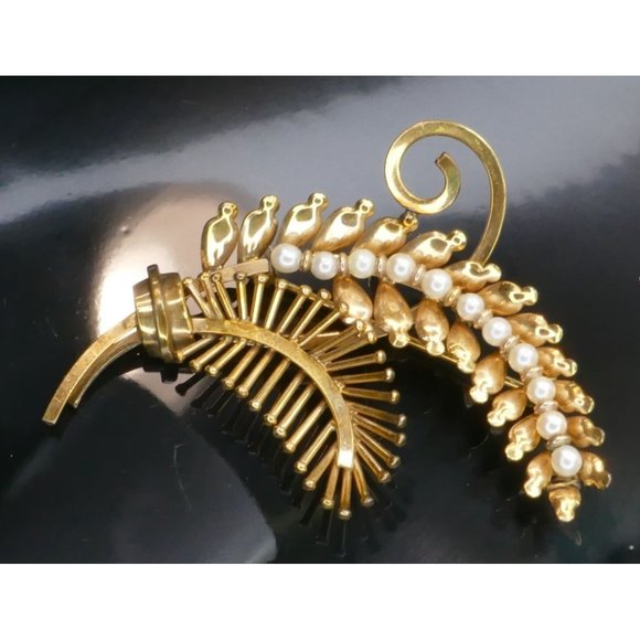 Signed IPS 1/20 12K GF & Pearl Brooch - Beautiful Botanical Design - Picture 7 of 8